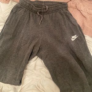 GRAY NIKE SWEATPANTS